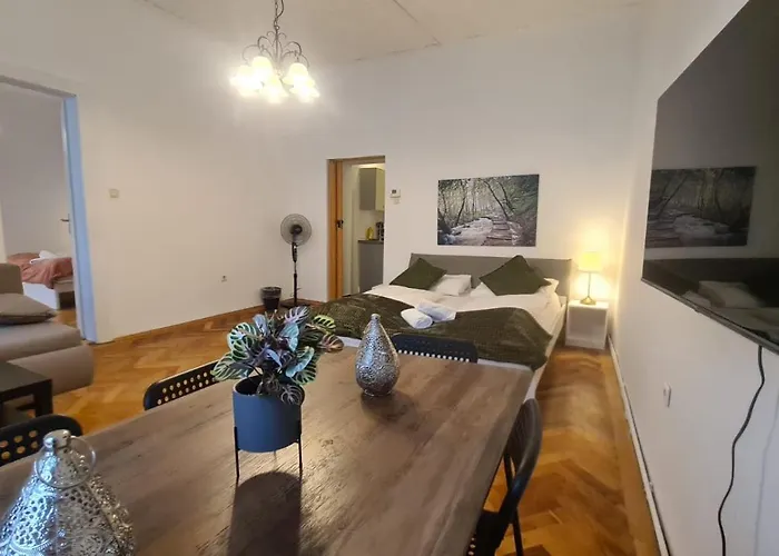 Stylish Multi Perfect For Group Appartement